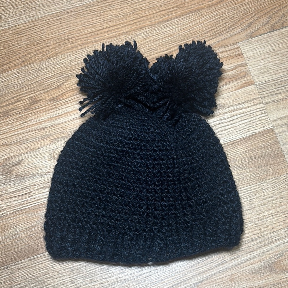 Black Pom-Pom Knit Beanie